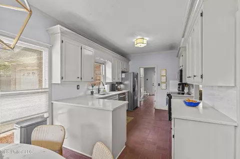Kitchen - 139 Easthaven Dr, Brandon, MS 39042 photo 1 of 4