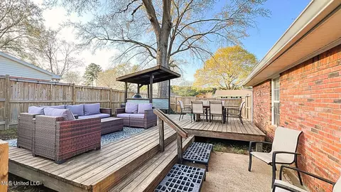 Exterior - 925 Sycamore St, Grenada, MS 38901 photo 3 of 10