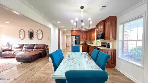 Dining - 925 Sycamore St, Grenada, MS 38901 photo 1 of 1