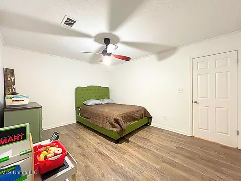 Bedroom - 925 Sycamore St, Grenada, MS 38901 photo 5 of 7