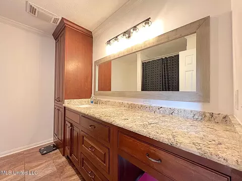 Bath - 925 Sycamore St, Grenada, MS 38901 photo 1 of 2