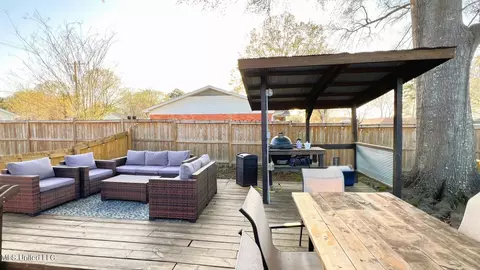 Exterior - 925 Sycamore St, Grenada, MS 38901 photo 6 of 10