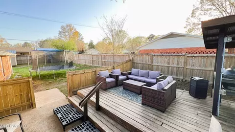Exterior - 925 Sycamore St, Grenada, MS 38901 photo 7 of 10