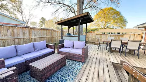 Exterior - 925 Sycamore St, Grenada, MS 38901 photo 4 of 10