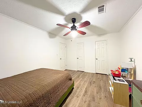 Bedroom - 925 Sycamore St, Grenada, MS 38901 photo 6 of 7