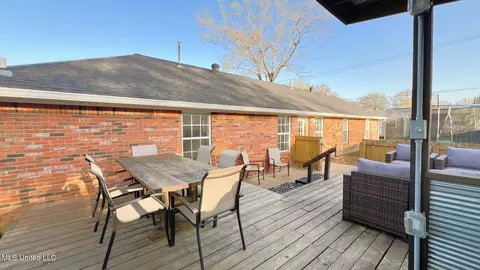 Exterior - 925 Sycamore St, Grenada, MS 38901 photo 5 of 10