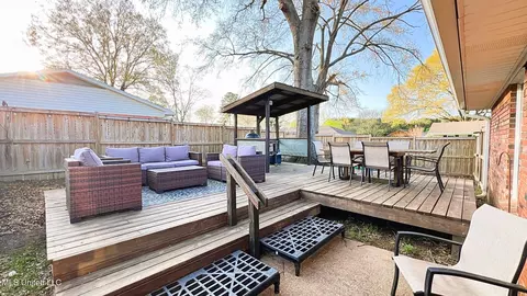 Exterior - 925 Sycamore St, Grenada, MS 38901 photo 2 of 10