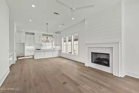 Living - 112 Brashear St, Madison, MS 39110 photo 3 of 5