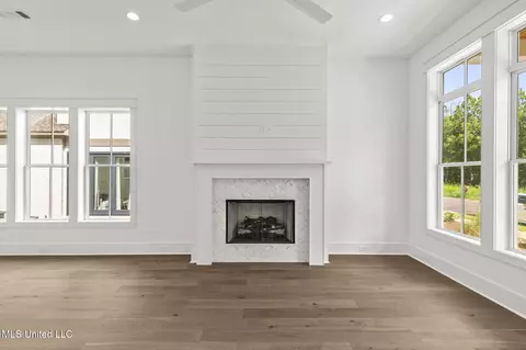 Living - 112 Brashear St, Madison, MS 39110 photo 2 of 5