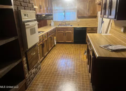 Kitchen - 3919 Riverwood Dr, Moss Point, MS 39563 photo 1 of 1