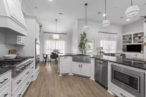 Kitchen - 131 Camden Ln, Madison, MS 39110 photo 2 of 2