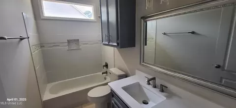 Bath - 520 Cliffview Dr, Brandon, MS 39047 photo 1 of 4