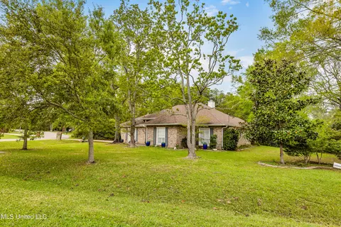 6644 Ahekolo Cir, Diamondhead, MS 39525