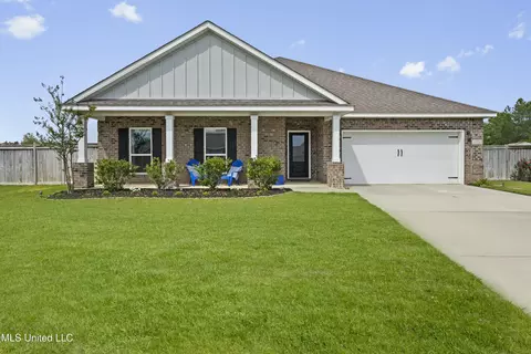 1020 Gannet Ln, Ocean Springs, MS 39564