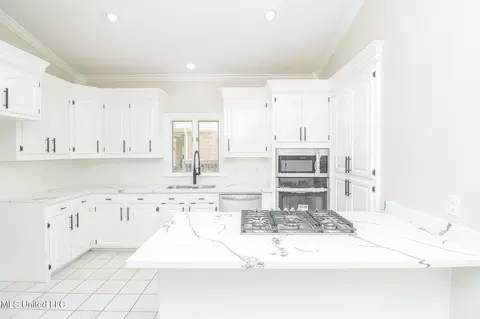Kitchen - 712 Oak Trl, Canton, MS 39046 photo 1 of 5