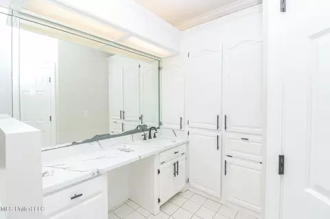 Bath - 712 Oak Trl, Canton, MS 39046 photo 6 of 10