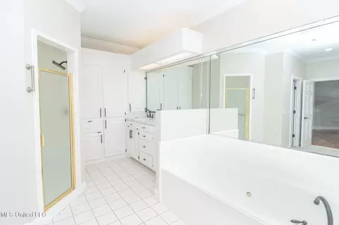 Bath - 712 Oak Trl, Canton, MS 39046 photo 2 of 10