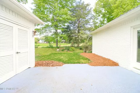 Exterior - 712 Oak Trl, Canton, MS 39046 photo 4 of 9