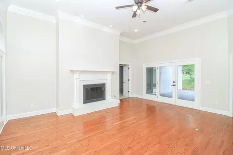 Living - 712 Oak Trl, Canton, MS 39046 photo 4 of 5
