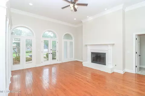 Living - 712 Oak Trl, Canton, MS 39046 photo 1 of 5