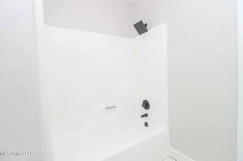 Bath - 712 Oak Trl, Canton, MS 39046 photo 7 of 10