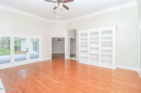 Living - 712 Oak Trl, Canton, MS 39046 photo 3 of 5