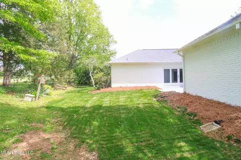 Exterior - 712 Oak Trl, Canton, MS 39046 photo 8 of 9