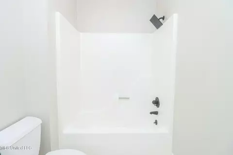 Bath - 712 Oak Trl, Canton, MS 39046 photo 8 of 10
