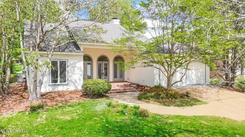 712 Oak Trl, Canton, MS 39046