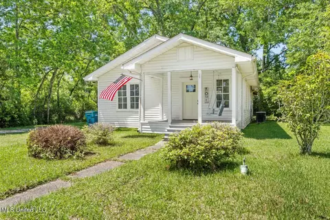 309 Dozier St, Picayune, MS 39466