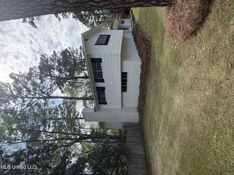 836 Post Rd, Clinton, MS 39056