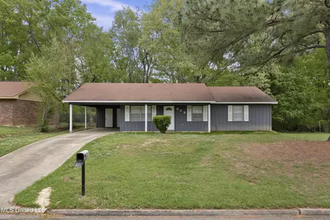 868 Cherrystone Cir, Clinton, MS 39056
