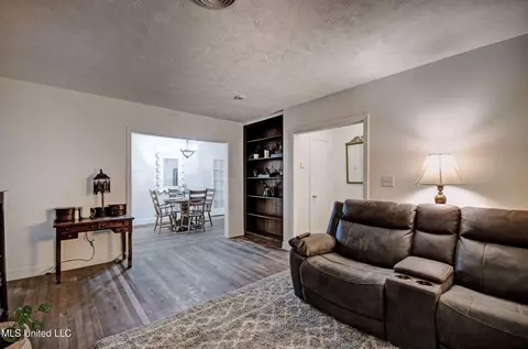 1061 Cedar Hill Dr, Jackson, MS 39206 photo 8
