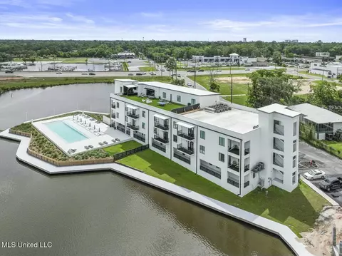1302 Magnolia St #107, Gulfport, MS 39507