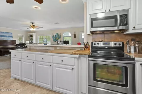 Kitchen - 147 Three Prong Rd, Brandon, MS 39047 photo 3 of 4