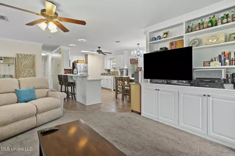 Living - 147 Three Prong Rd, Brandon, MS 39047 photo 2 of 3