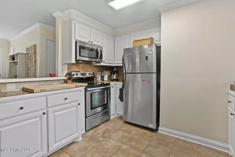 Kitchen - 147 Three Prong Rd, Brandon, MS 39047 photo 2 of 4
