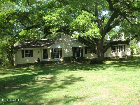 Exterior - 4125 Robin Dr, Jackson, MS 39206 photo 2 of 12
