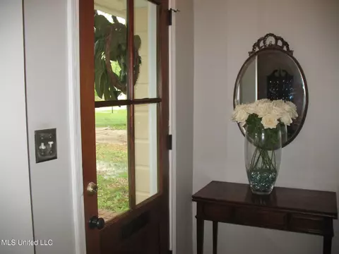 Entry Way - 4125 Robin Dr, Jackson, MS 39206 photo 1 of 1