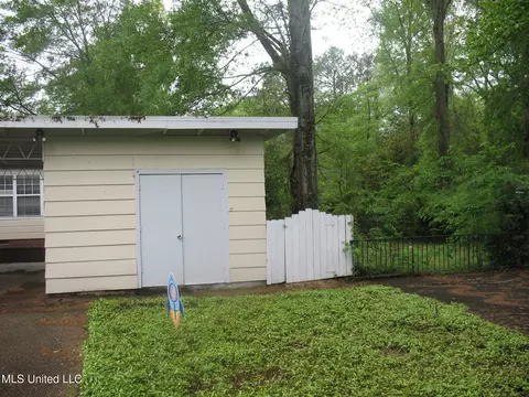Exterior - 4125 Robin Dr, Jackson, MS 39206 photo 5 of 12