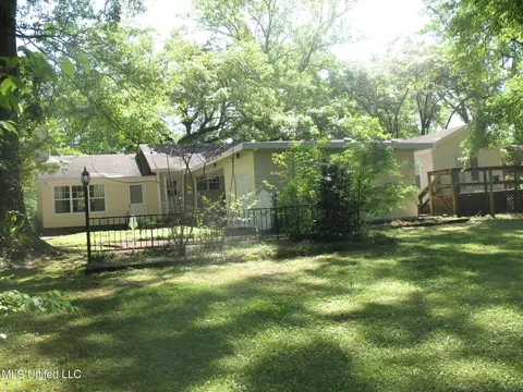 Exterior - 4125 Robin Dr, Jackson, MS 39206 photo 8 of 12