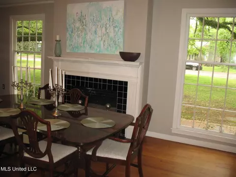 Dining - 4125 Robin Dr, Jackson, MS 39206 photo 5 of 6