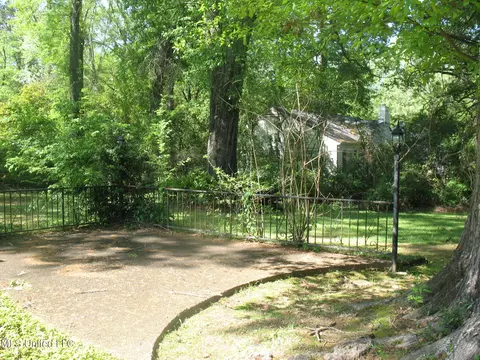 Exterior - 4125 Robin Dr, Jackson, MS 39206 photo 11 of 12
