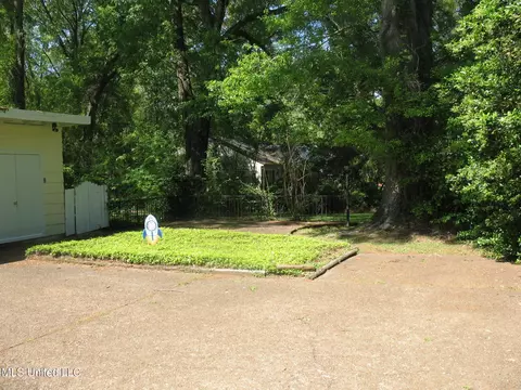 Exterior - 4125 Robin Dr, Jackson, MS 39206 photo 6 of 12