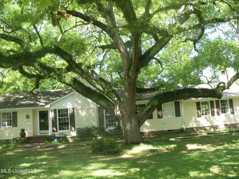 Exterior - 4125 Robin Dr, Jackson, MS 39206 photo 3 of 12