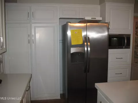 Kitchen - 4125 Robin Dr, Jackson, MS 39206 photo 5 of 6