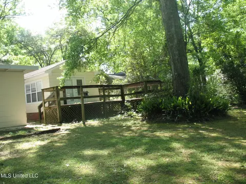 Exterior - 4125 Robin Dr, Jackson, MS 39206 photo 7 of 12
