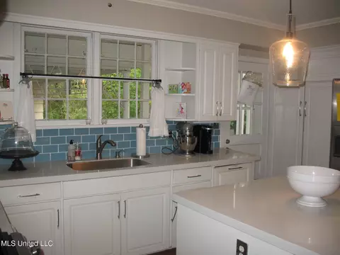 Kitchen - 4125 Robin Dr, Jackson, MS 39206 photo 2 of 6