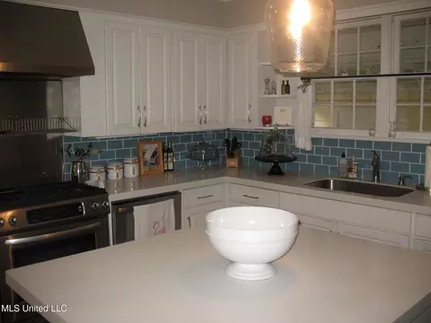 Kitchen - 4125 Robin Dr, Jackson, MS 39206 photo 3 of 6