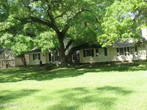 Exterior - 4125 Robin Dr, Jackson, MS 39206 photo 4 of 12